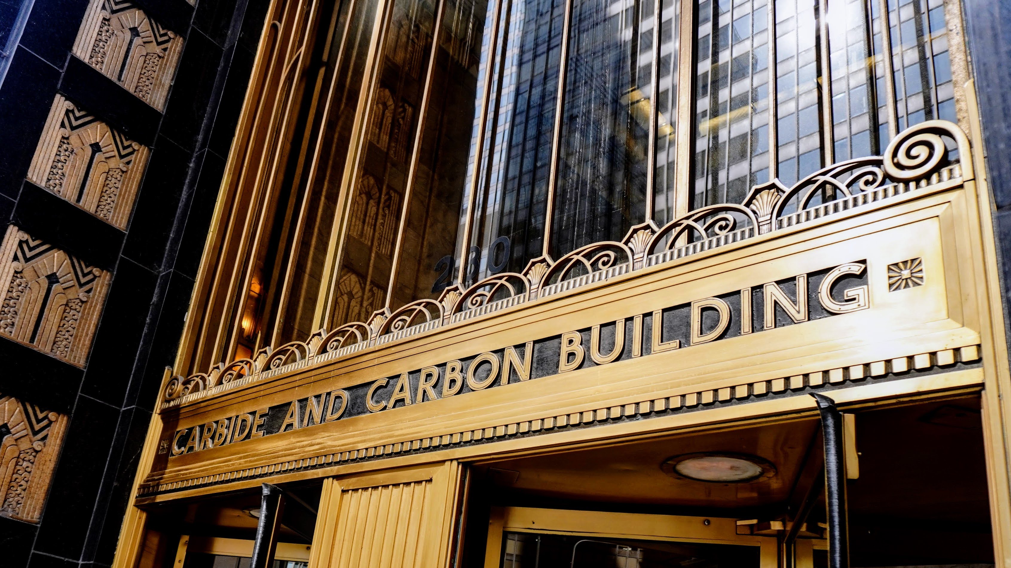 A photo of the Carbide and Carbon Building in Chicago.